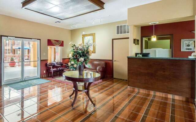 Econo Lodge Inn & Suites Eagle Pass