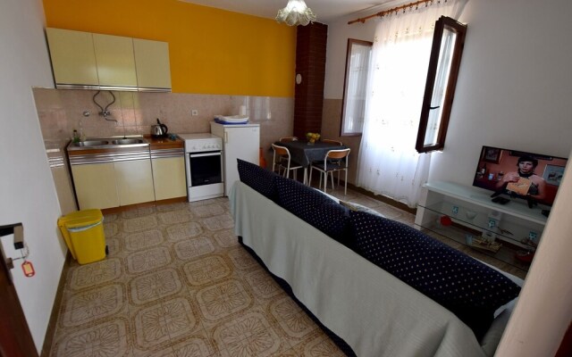 Apartments LA Room Near Pisak Beach