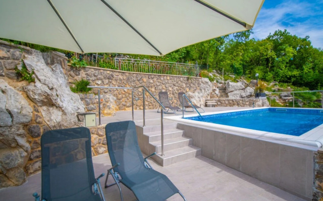 Koalas Nest Home Apartments Trinajsti i