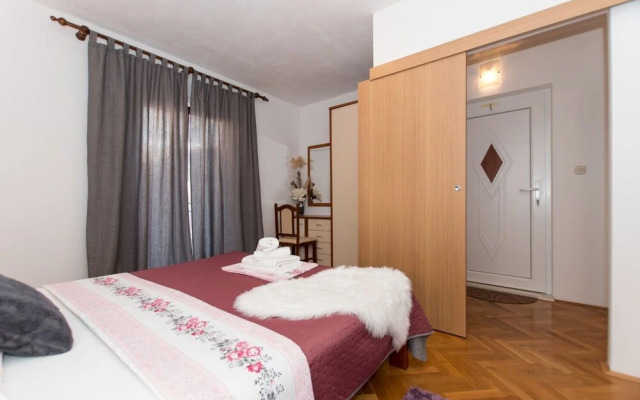 Slave - sea View - A1