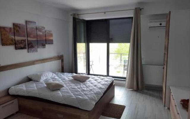 Blue Wave 2 Primul Bloc La Mare