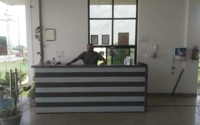 Capital O 82220 Athitya Resort