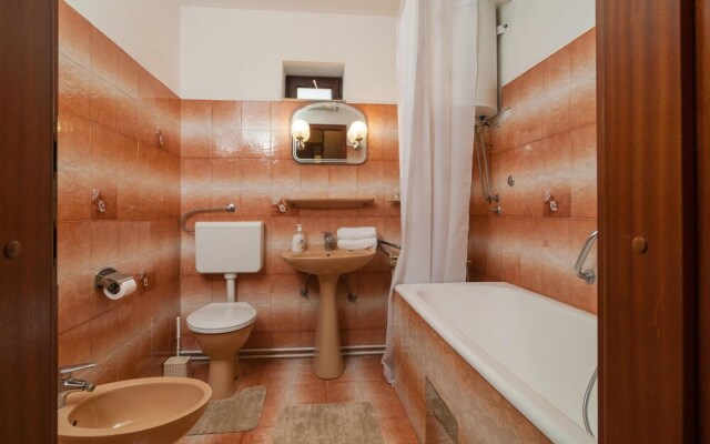 Stunning Home in Pucisca With 3 Bedrooms and Wifi