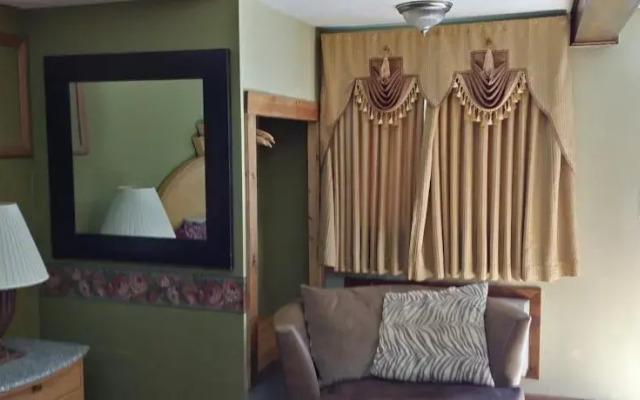 Budget King Motel