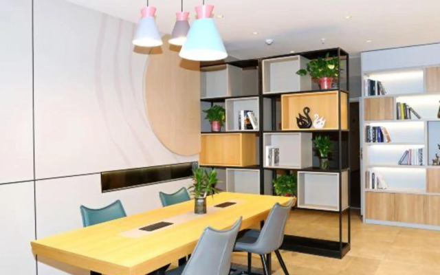 Home Inn (Weihai Kunming Road Tourist Dock Weigao Plaza)