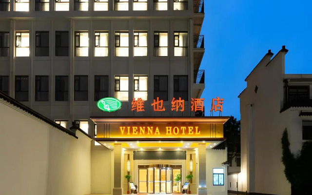 Vienna Hotel (Wuhan Guobo Jiangang subway station store)