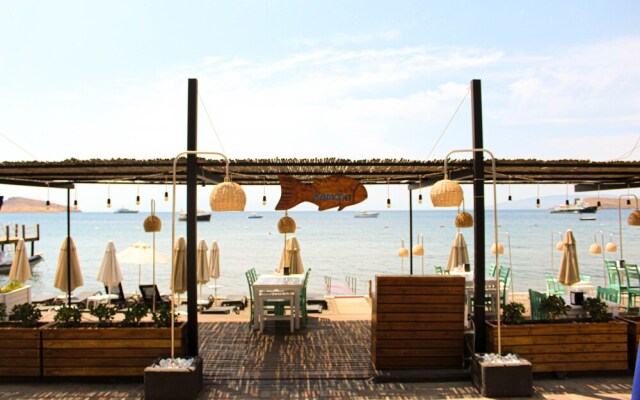 Kemancı Suites & Restaurant & Beach