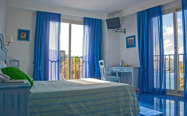 Blue Moon Hotel