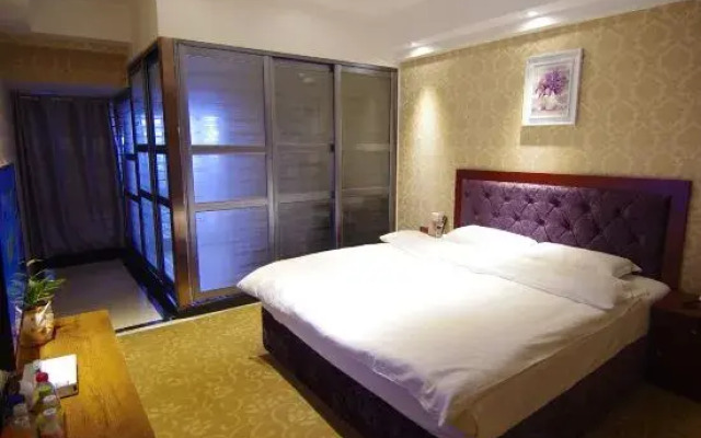 Holiday Inn Luohe MOCO