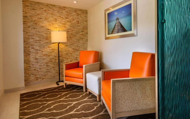 Hampton by Hilton Grand Cayman Seven Mile Beach