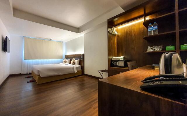 Clover Suites Royal Lake Yangon