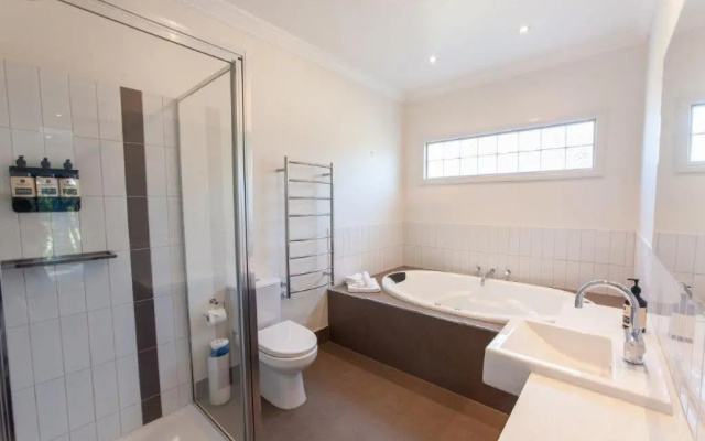 The Gums - Echuca Holiday Homes – Bathroom – Echuca