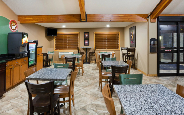 Americinn By Wyndham Shakopee Near Canterbury Park