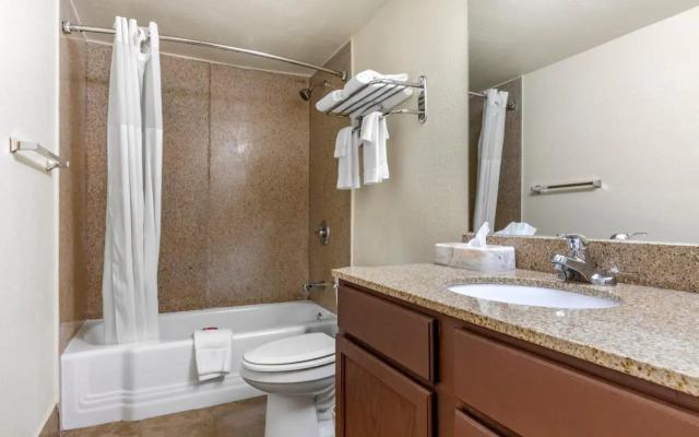 Days Inn and Suites - Tyler