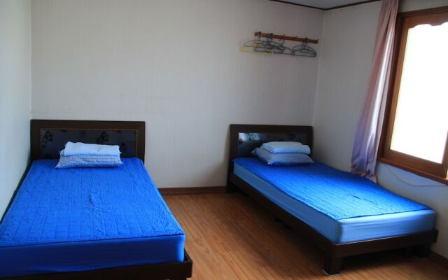 Minjoonggak Guesthouse