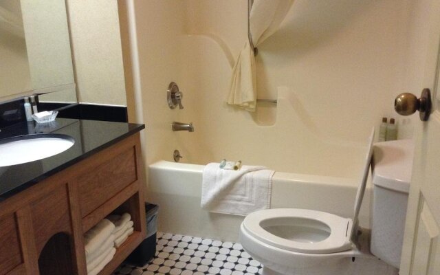 Hamilton Inn Select Beachfront Mackinaw City