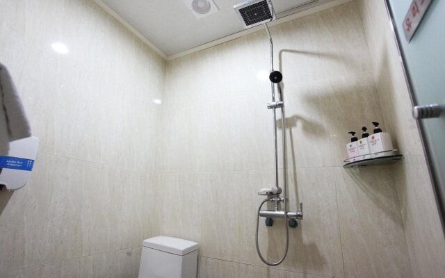 Yuwon Hotel