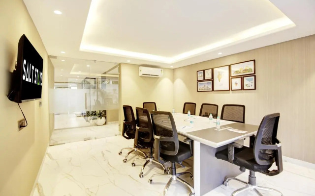 Saltstayz Premier – Galleria Market Road & Sector 27