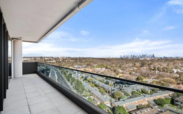 Stylish City-view Apartment With Amenities