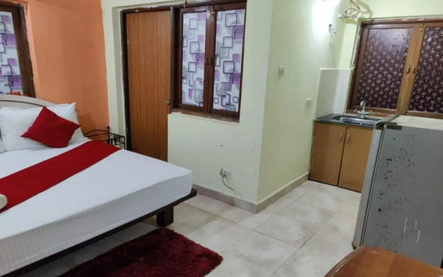 Oyo 87132 Mahamaya Holiday Inn