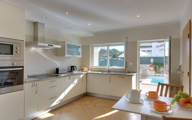 Villa in Carvoeiro With Swimming Pool
