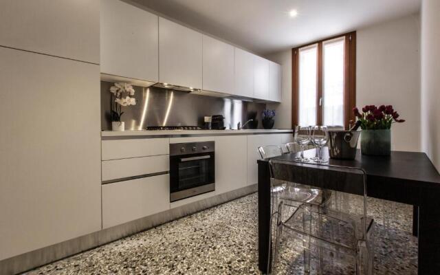 Charming Apartment on the Grand Canal R&R