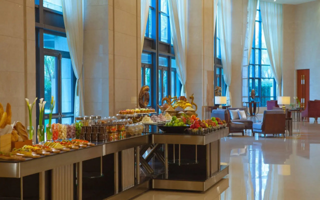 Renaissance Tianjin Lakeview Hotel