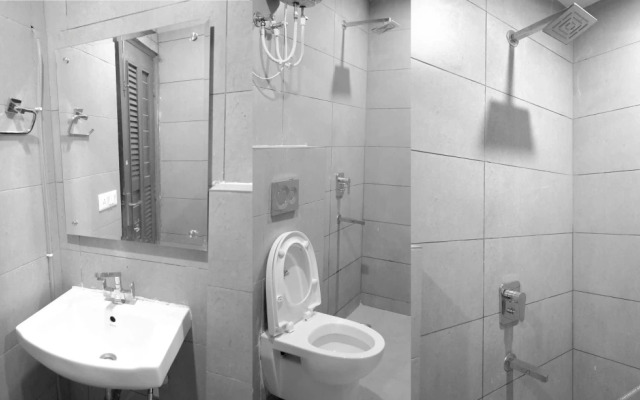 OYO 79600 The Premium Villa