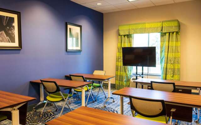 Comfort Inn & Suites Plainville-Foxboro