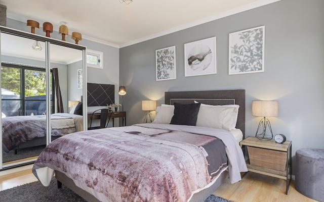 Three Beaches - Chic Eco Home Tasmania – Guest Rooms – Eggs and Bacon Bay
