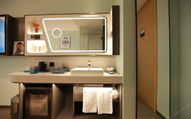 SKYBIRD Hotel (Shanghai Hongqiao Airport)