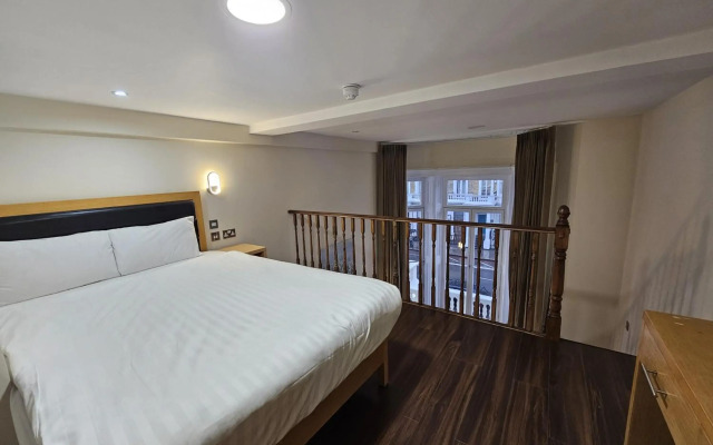 Cromwell International Hotel