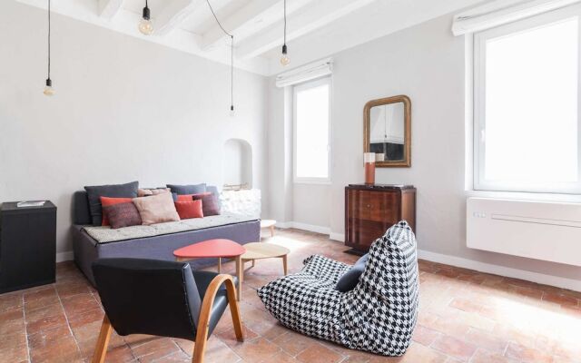 T2 Atypical in Marseille