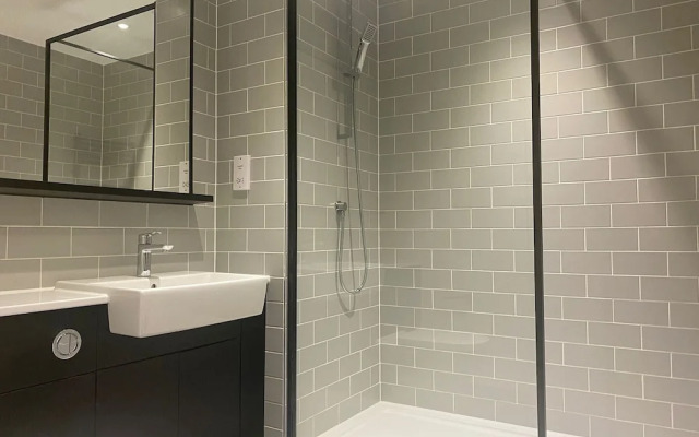 Sunny Gardens 3-bed Apartment in London