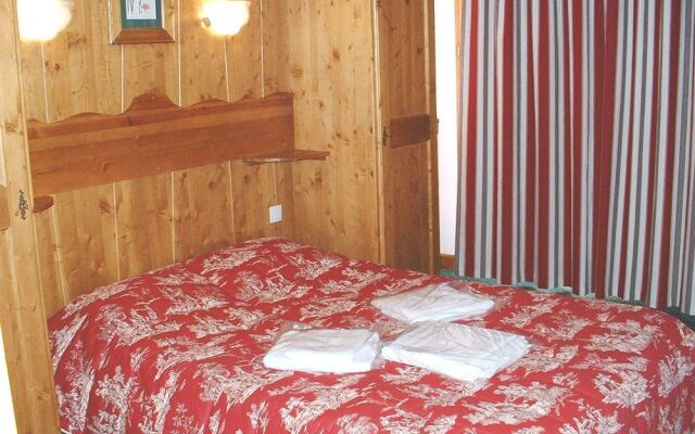 Chalet Val 2400