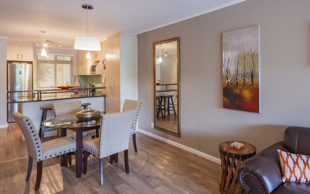 Cape Town City Accommodation - The Island Club