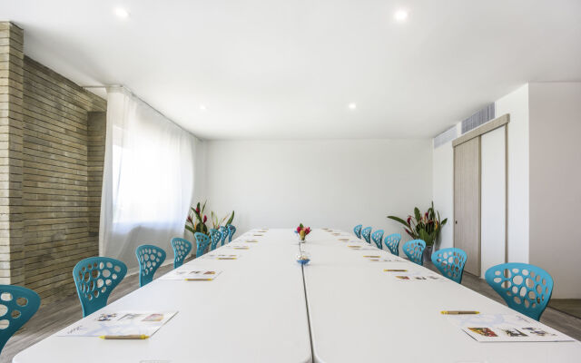 Pop Art Hotel CLC Puerto Mamonal Cartagena