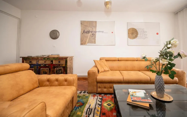 Authentic Design 2bdr Apartment in Old Town