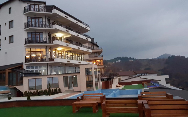 Ogi & Una Premijer 42