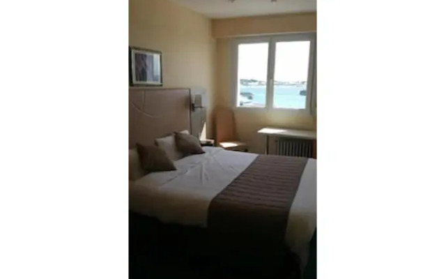 Hotel De La Mer