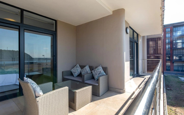 uSHAKA WATERFRONT - SPACIOUS SUBLIME STUNNER