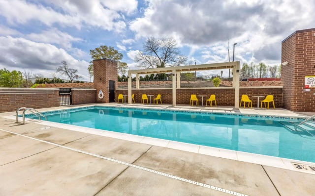 Home2 Suites by Hilton Raleigh West Lenovo Center