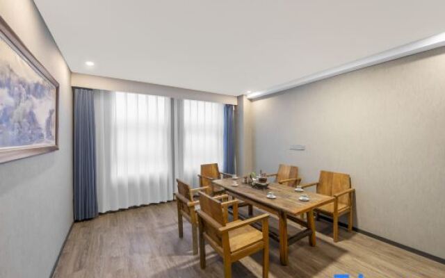 Wuyihai International Hotel (Huanghe Jiaotong College High-speed Railway Station)