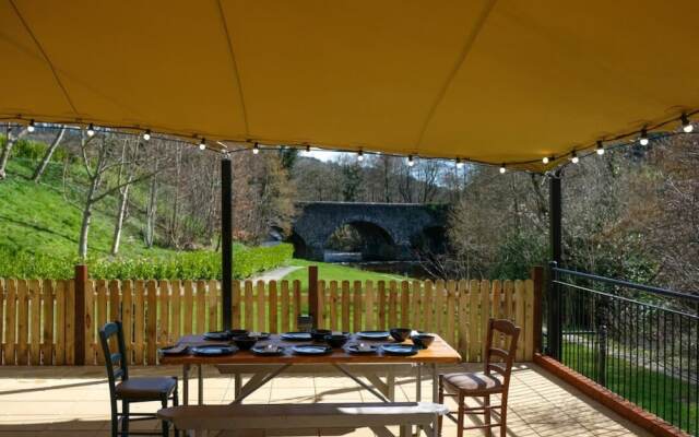 Woodenbridge Hotel & Lodge