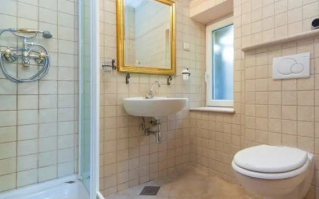 Amoret Apartments
