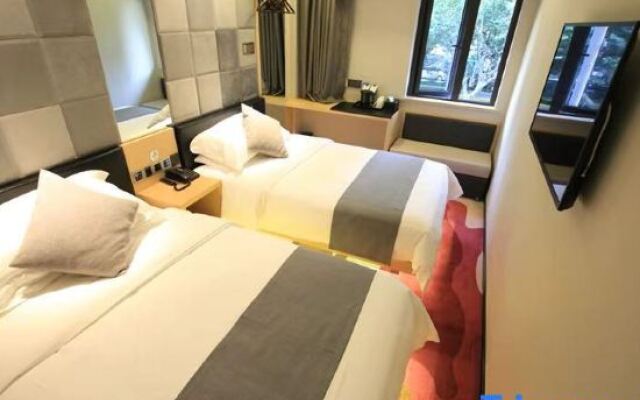 Zsmart Zhishang Hotel (Shanghai Xinhua Hospital Jiangpu Road Subway Station)