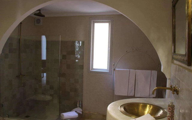 Riad Emberiza Sahari