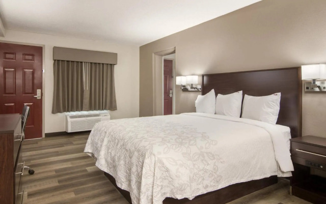 Red Roof Inn PLUS+ & Suites Erie