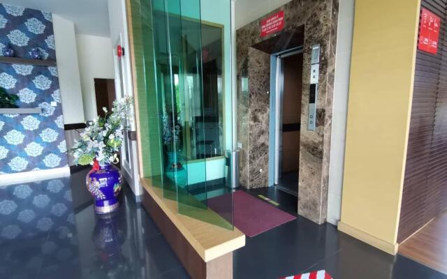 Grand Eastern Hotel Sdn Bhd ( 877519-A )