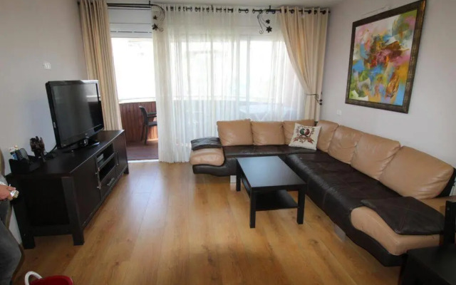 Royal Apartments , Blvd Nitza 8